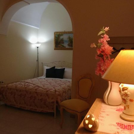 L 'Alcova Holidays Home Centro Storico Ceglie Messapica Exterior photo